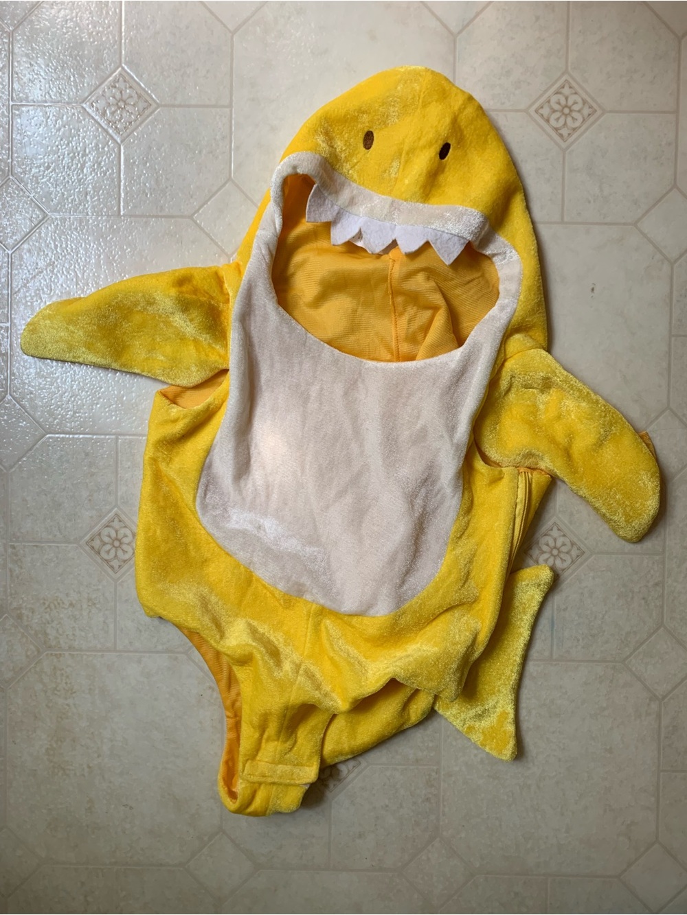 Kids’ Yellow Baby Shark Hooded One-Piece Halloween costume. Pinkfong/Rubies. Sm
